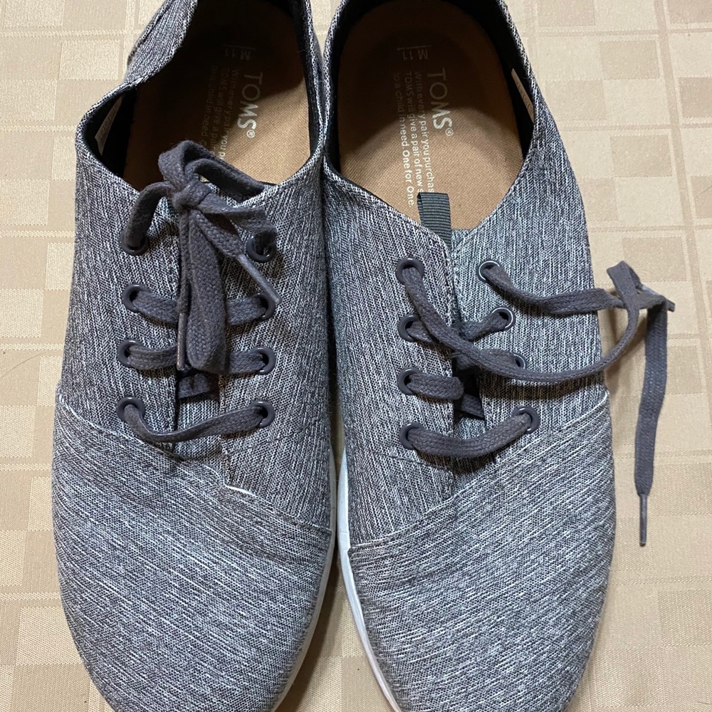 EUC Tom's Men's Oxford Lace-Up Canvas grey